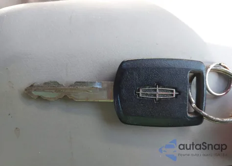 2005 Lincoln Town Car Signature из США, поврежденный, VIN 1LNHM81W75Y617943